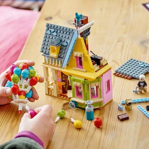 LEGO Disney Pixar ‘Up’ House 43217 Disney 100 Celebration Building NIB in Hand - Picture 13 of 16